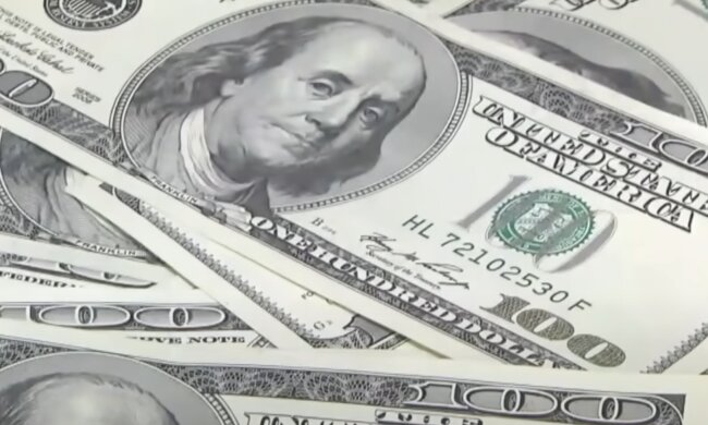 Долари. Фото: скріншот YouTube