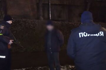 Поліція України у комендантську годину. Фото: скріншот YouTube-відео