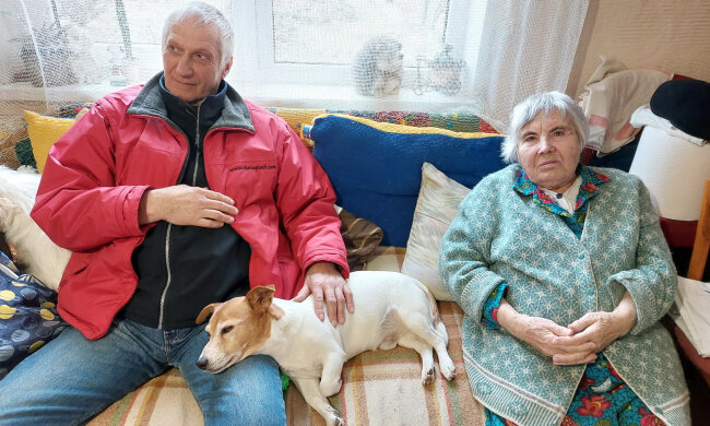 Пенсіонери, люди похилого віку, літні люди. Фото: Стіна