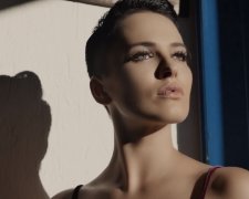 Даша Астафьева, кадр из клипа "Управляй мной"
