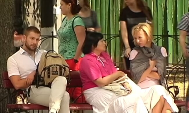 Множество украинцев работают неформально. Фото: youtube