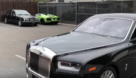 Rolls-Royse, скриншот YouTube