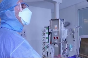 В Британии начали испытание вакцины от коронавируса. Фото: YouTube