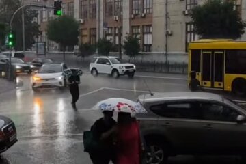 Дождь летом. Фото: скриншот YouTube-видео