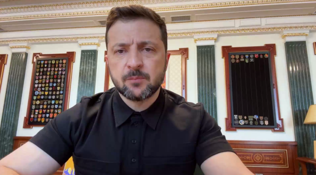 Зеленський у п'ятницю ввечері терміново звернувся до українців. Фото: YouTube