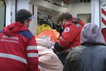 Медики. Фото: скріншот YouTube-відео