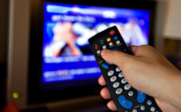 Плохие новости для любителей халявы: нелегальных абонентов спутникового ТВ отключат – а таких аж целый миллион
