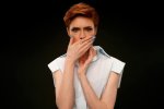 Наэкспериментировалась: известная блогер осталась без волос во время прямого эфира