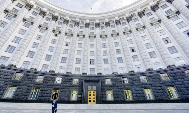 Решили не мелочиться: в Кабмине назначили сразу пять председателей ОГА. Кто они