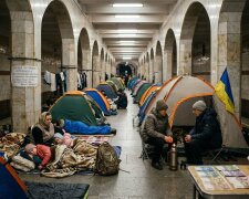 намети метро Київ укриття повітряна тривога