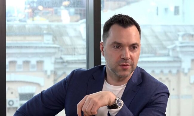 Заменили смыслы эмоциями: Арестович рассказал о главной проблеме украинцев
