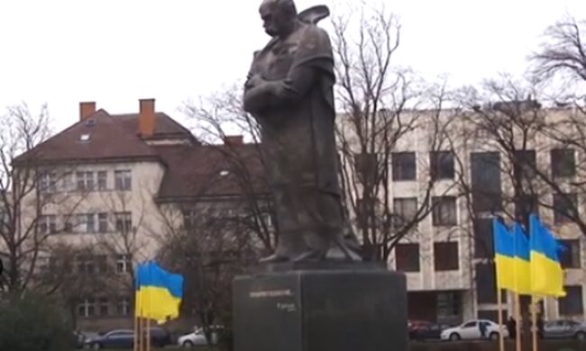 Пам'ятник Тарасу Шевченко. Фото: скріншот YouTube-відео