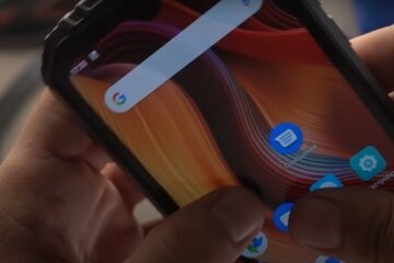 Смартфон. Фото: YouTube, скрін