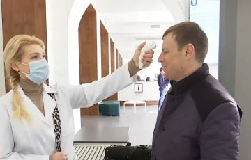 Измерение температуры. Фото: скриншот YouTube