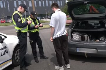 Патрульна поліція на дорозі. Фото: скріншот YouTube-відео