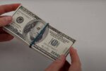 Доллары США. Фото: скриншот Youtube-видео