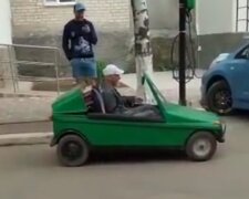 Огненное авто: украинский пенсионер построил уникальный спорткар без руля