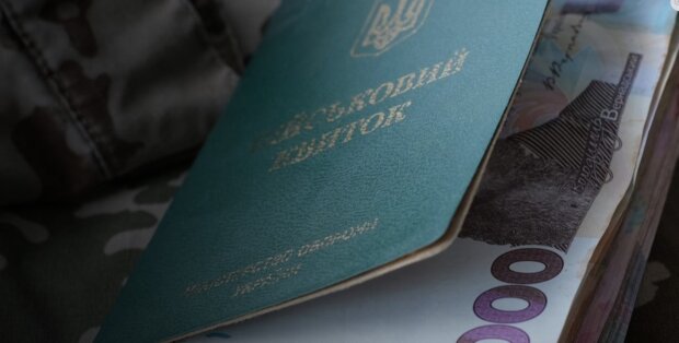 Від військових вирішили відкупитися: сім'ї не побачать ще довго — держава готує гроші