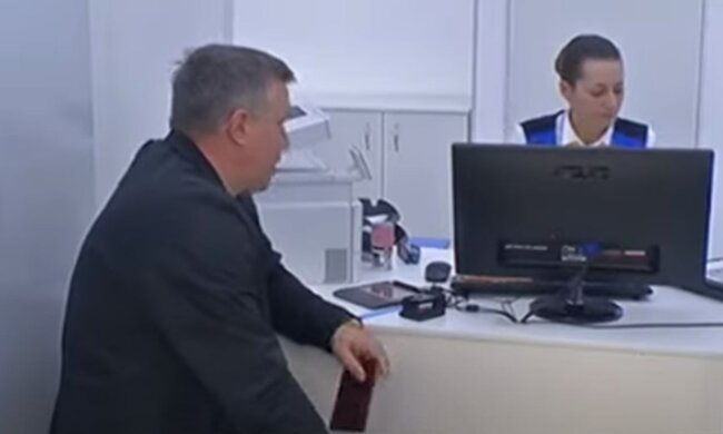 Оформление документов. Фото: скриншот YouTube-видео