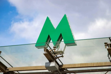 У Києві горить метро, рух поїздів змінили – відео.