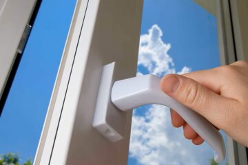 Вікно. Фото: YouTube