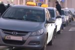 Для такси изменили правила. Фото: Факты, скрин