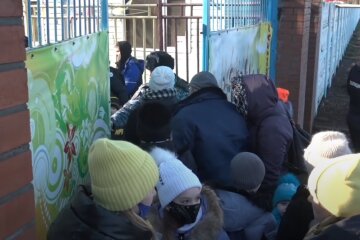 Эвакуация жителей Донбасса в РФ. Фото: YouTube, скрин