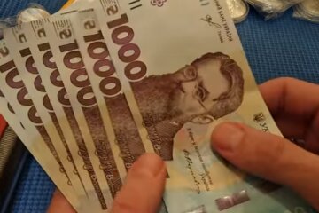 Банкноти в 1000 грн. Фото: скріншот YouTube-відео