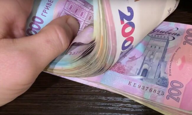 Гроші. Фото: скріншот YouTube-відео