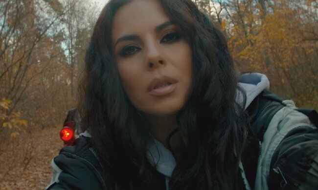 Попка, как у Ким: Настя Каменских сверкнула пышной "гордостью" в коротенькой футболке – Потапу завидуют все мужчины