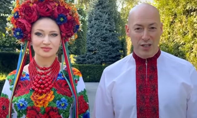 Дмитро Гордон і Олеся Бацман. Фото: скріншот YouTube-відео