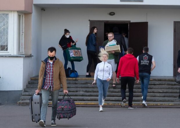 Днепровских студентов разогнали по домам: что происходит в вузах