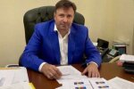 "Їздить на Bentley та має нерухомість у ОАЕ: волонтер просить Зеленського звернути увагу на кадр Януковича у ДМС Руслана Черкаського