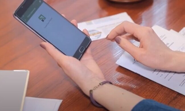 Сбой в работе приложения "Приват24". Фото: скриншот Youtube