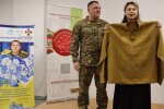 Броней отныне назвал сорочку Александр Пивненко: командующий НГУ получил уникальный подарок
