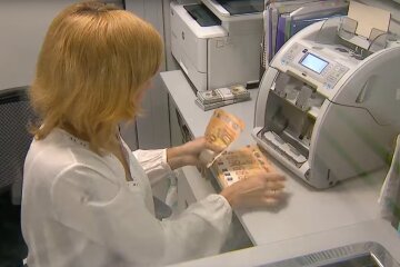 Українцям виплатять компенсації: на руки дадуть до 3000 євро