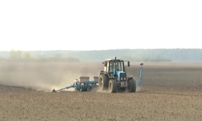 Обработка сельхоз земли. Фото: скриншот Youtube