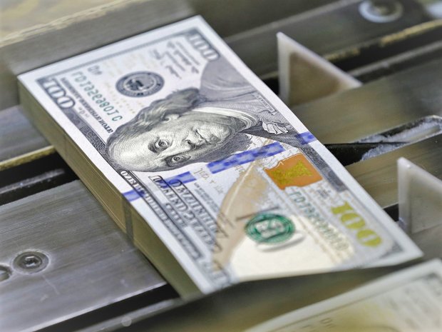 В какой валюте держать сбережения, фото: delo.ua