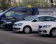 Uklon планує возити українців за кордон. Фото: YouTube