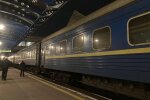 Поїзд Укрзалізниці на станції