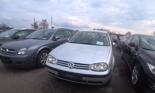 Зарегистрировать новое авто теперь гораздо проще - даже не вставая с кресла