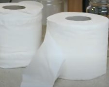 В Украине стало больше туалетной бумаги. Фото: YouTube