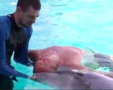 Спасают жизни: в Одессе дельфинотератипю проходят ветераны АТО