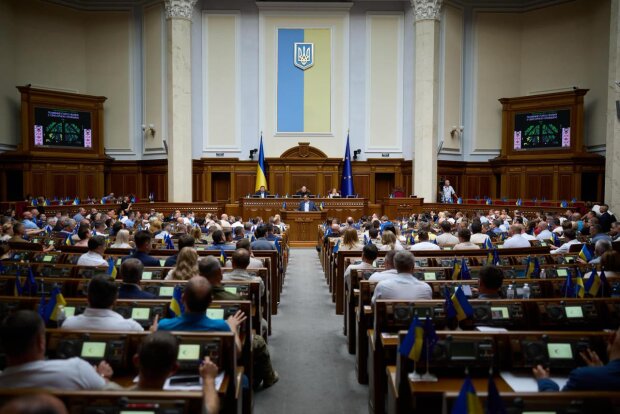 Люди зможуть звільняти нардепів: у Раді запропонували важливі зміни