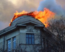 Пожар в Одесском колледже. Фото: Думская