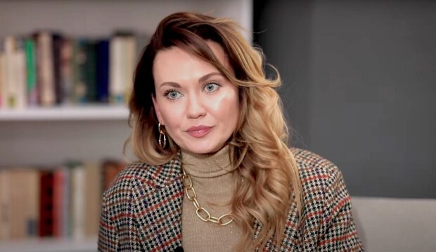 "Почти каждый день": перемотанная шлеичками Анна Саливанчук рассказала, чем занимается после возвращения в Киев