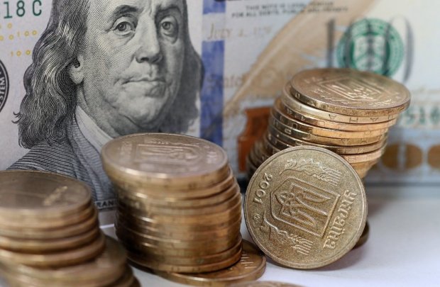 НБУ опубликовал новый курс валют: доллар растет, евро падает