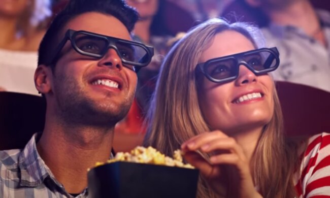 В кинотеатре. Фото: скриншот видео