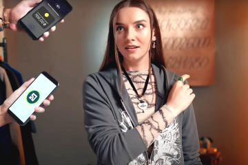 ПриватБанк начал сотрудничать с "Авророй". Фото: YouTube