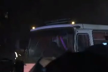 У водителя, перевозившего эвакуированных граждан, поднялась температура, фото: Скриншот YouTube